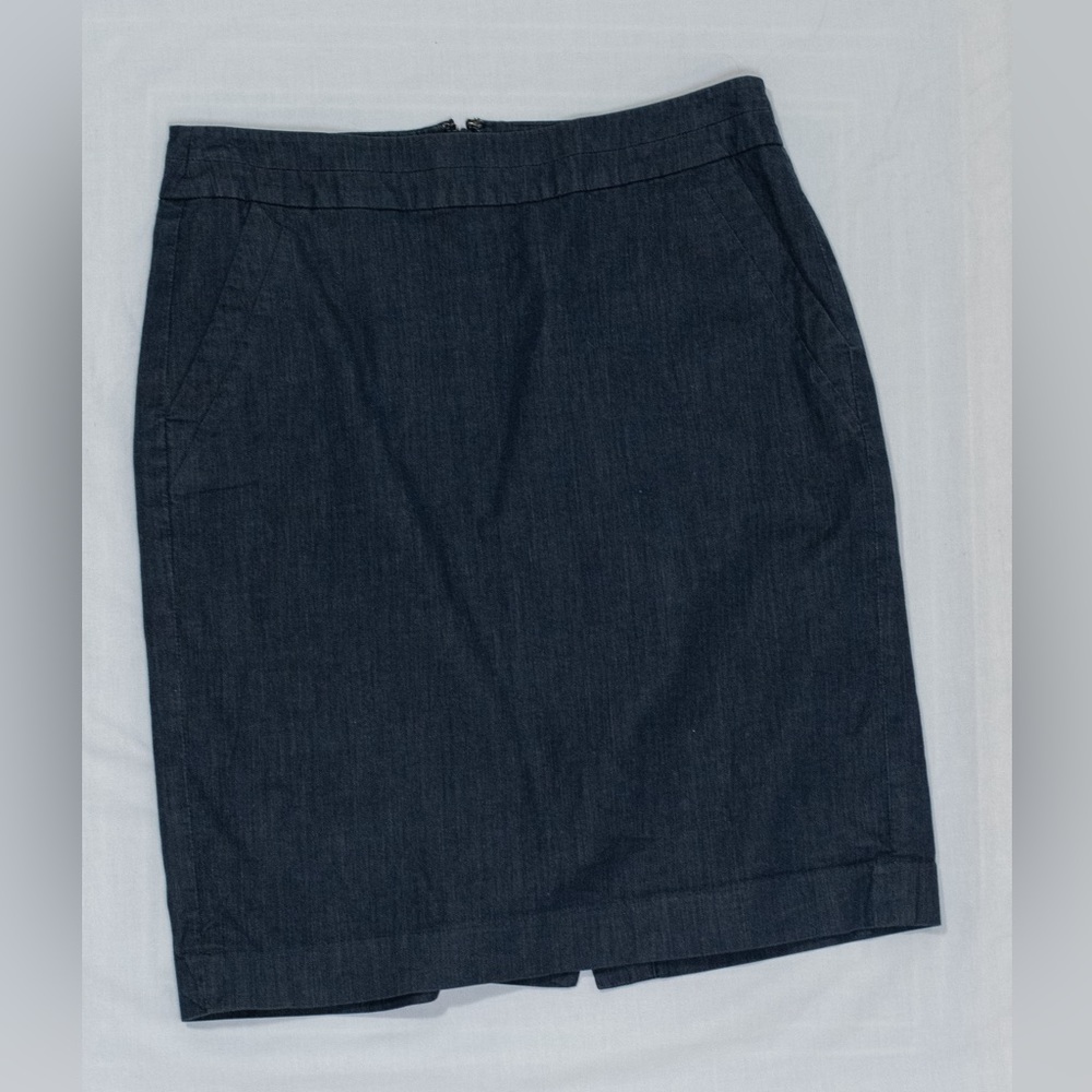 LOFT size 2 blue skirt with pockets